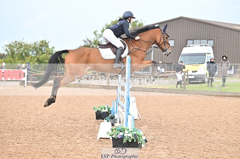 251003-133433-01158 - Cls 3 Foxhunter and 1.20m