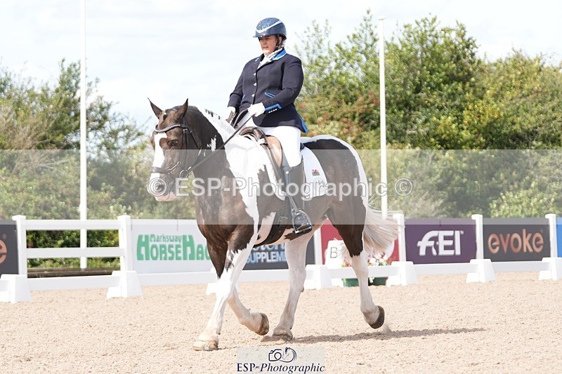 250906-134822-03396 - 106-Lucy.HamblettGalliano.Gold.Dust