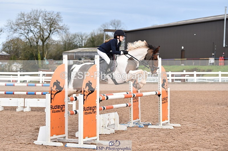 231203A-113304-00901 - Cls 4 Newcomers & 1m Open