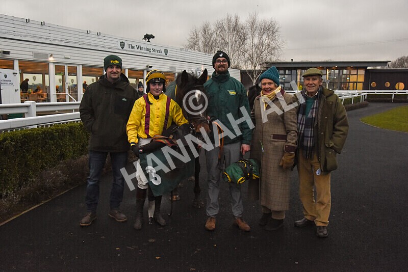 100225-Race 4-Onesoc-4602 - Race 4