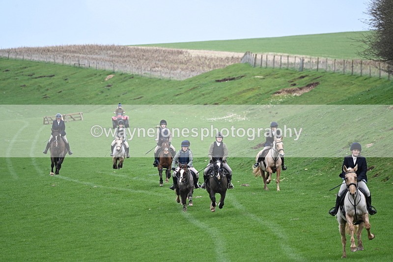 WJ6_9291 - Line Three