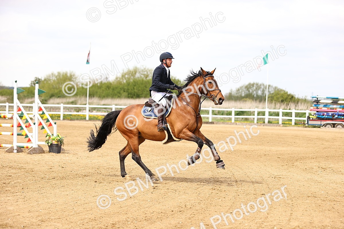 SBM_002303 - Class 11 - Senior newcomers - 1.10m