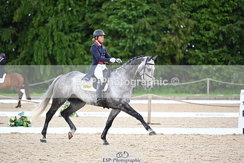 240524-141104-10146 - 529-SBH_BIG_WALL-Izzy_Taylor