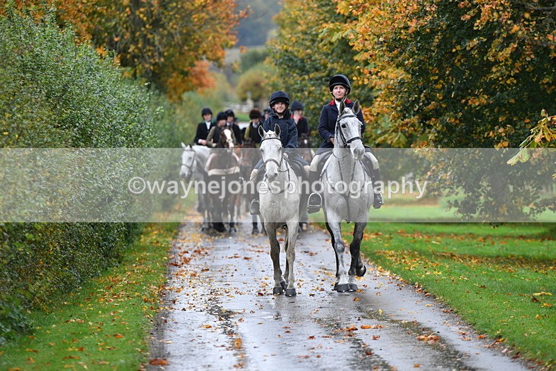 WJ5_6185 - B&B walk back for Hunt Tea !