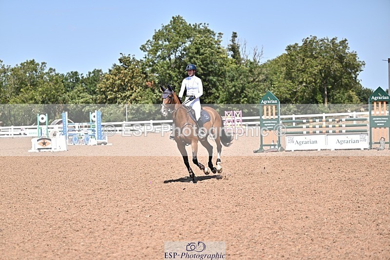 260812-125424-00529 - Cls 6 Foxhunter and 1.20m