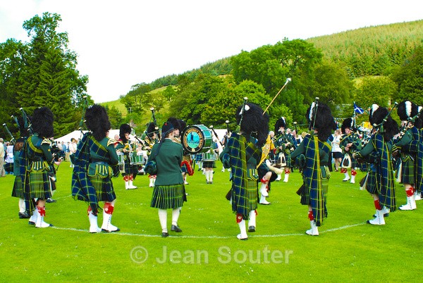 The Huntly Pipeband - Lonach