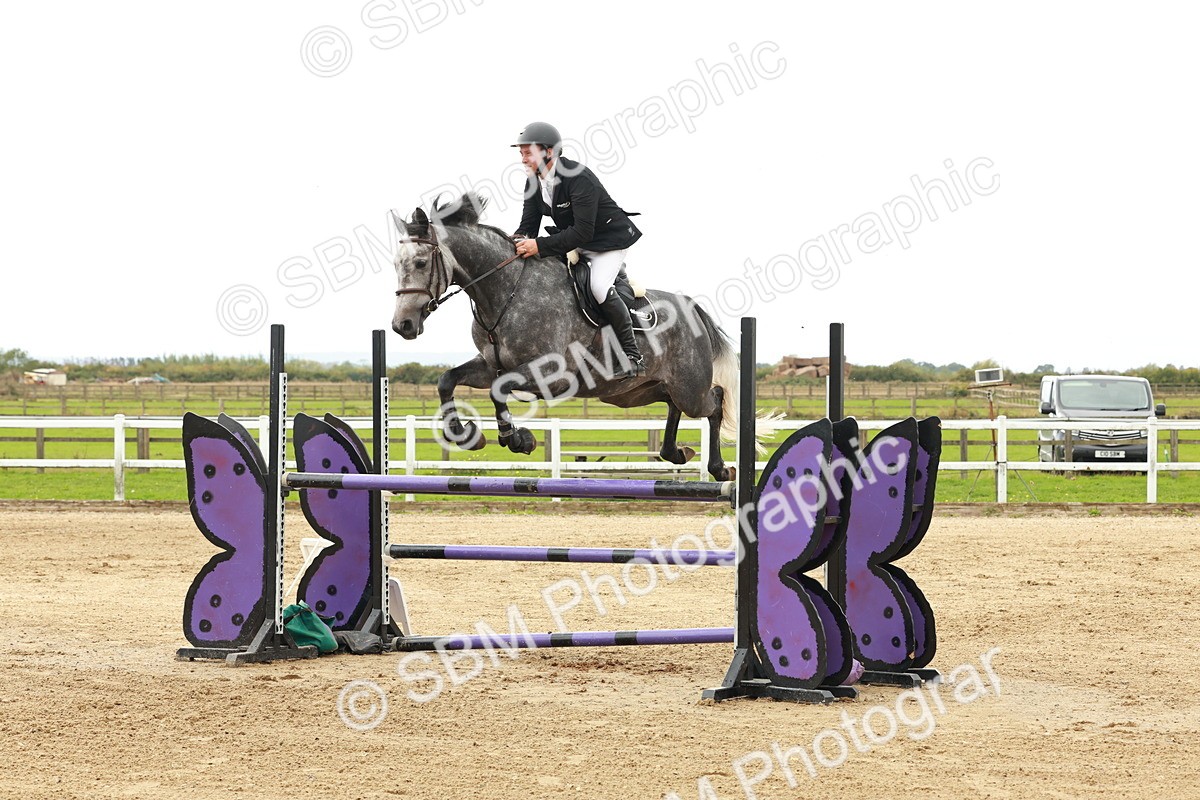 1I0A8112 - Class 5 - Senior Foxhunter 1.20m