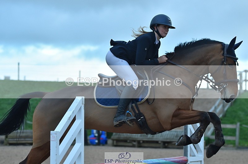 231119A-151006-06364 - Sun Cls 11-13 Children on Horses 90cm, 1m & 1.10m