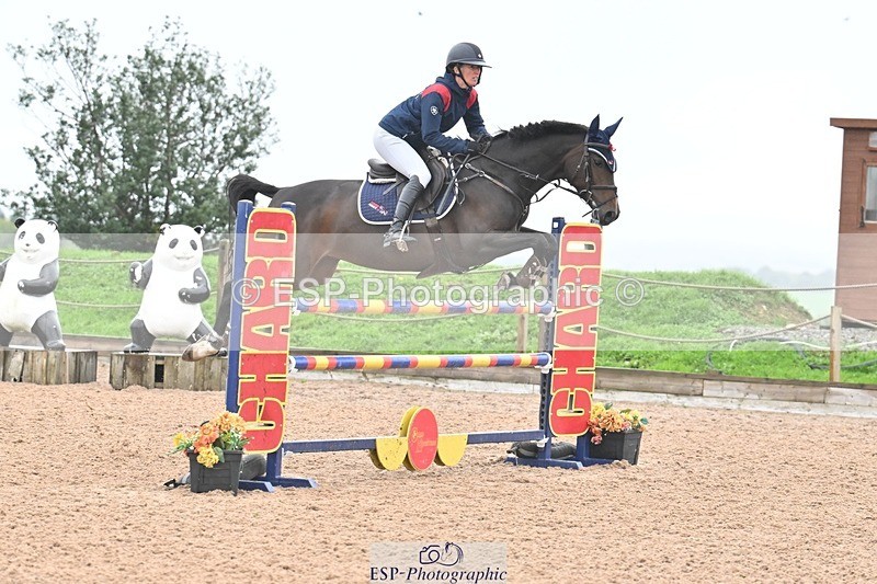 251003-131229-01053 - Cls 3 Foxhunter and 1.20m