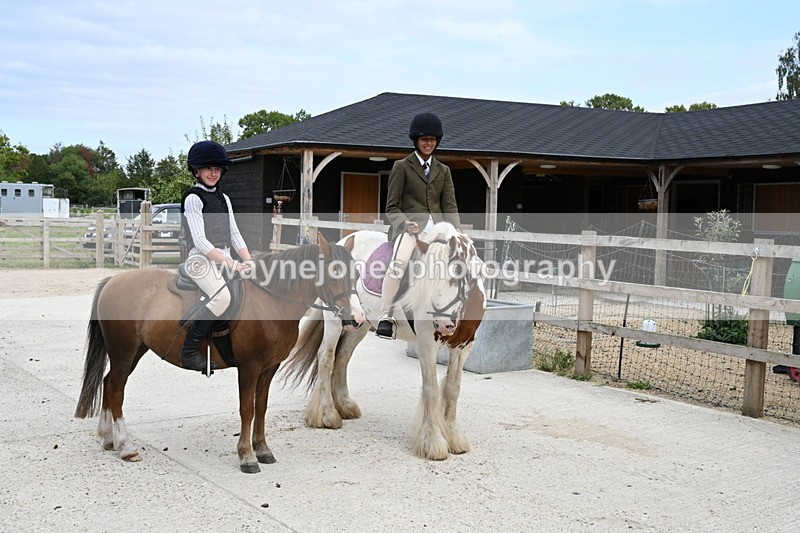 WJ6_3804 - Berks & Bucks - The Old farmhouse - Hound Exercise 20-08-25