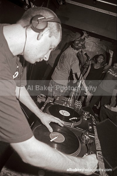 14 - Friends-&-Family @ the-roadhouse 02.10.04