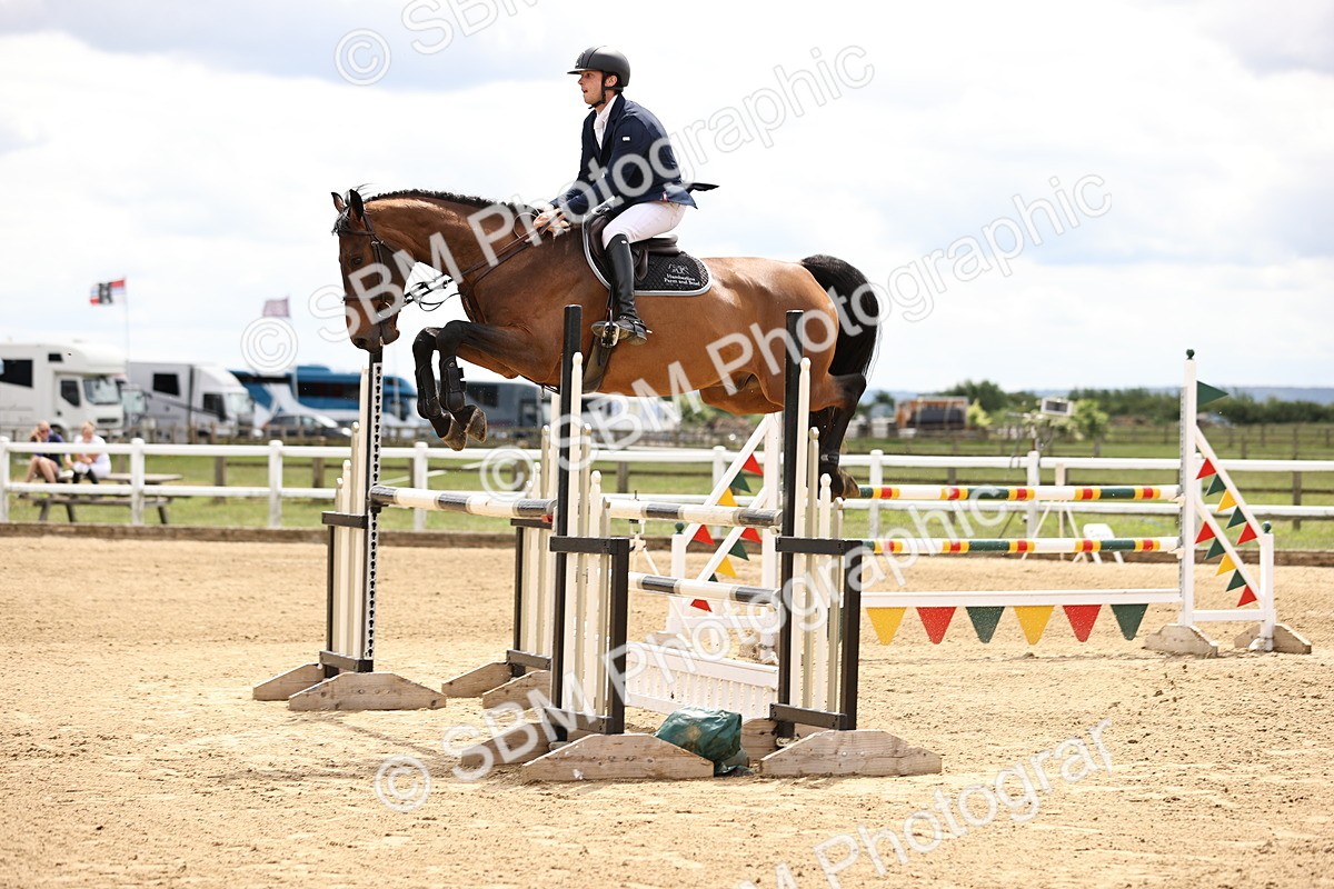 SBM_003051 - Class 11 - Senior Newcomers - 1.10m