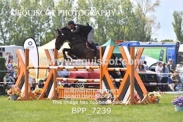 BPP_7239 - CLASS 3 Andrew Hamilton Coach, RHS Foxhunter Championship Qualifier