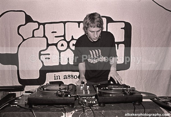 30 riton - Friends & Family @ the-roadhouse 18.11.00