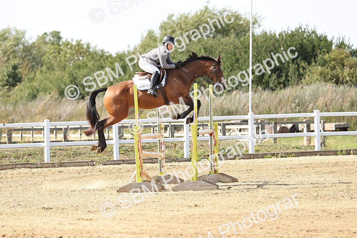 SBM_005103 - Class 6 = Senior Newcomers - 1.10m Open