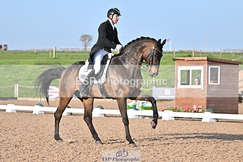 250404-181451-08580 - 159-Darren.Hicks-Tramontana.Tiger.Feet