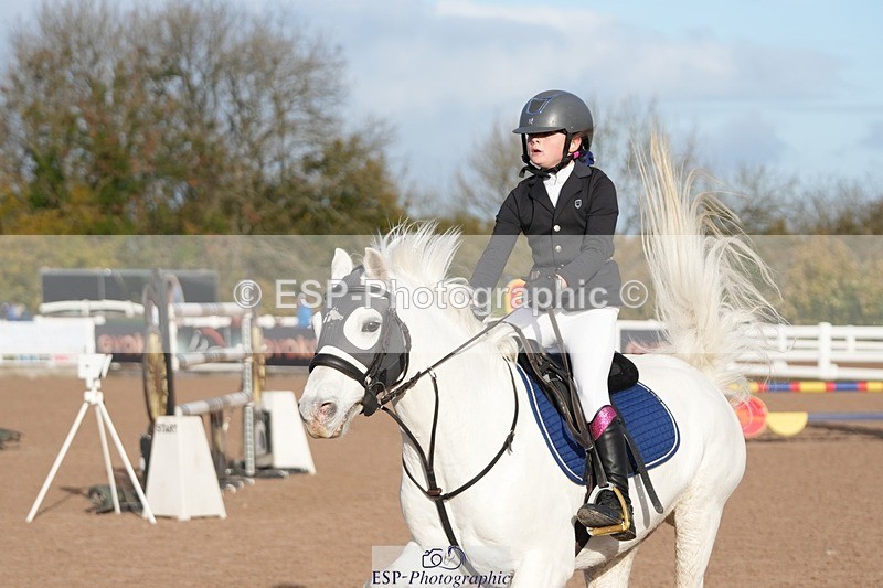 251025-100451-00013 - Cls 1+3 10 Yrs + Pony Intro 70cm