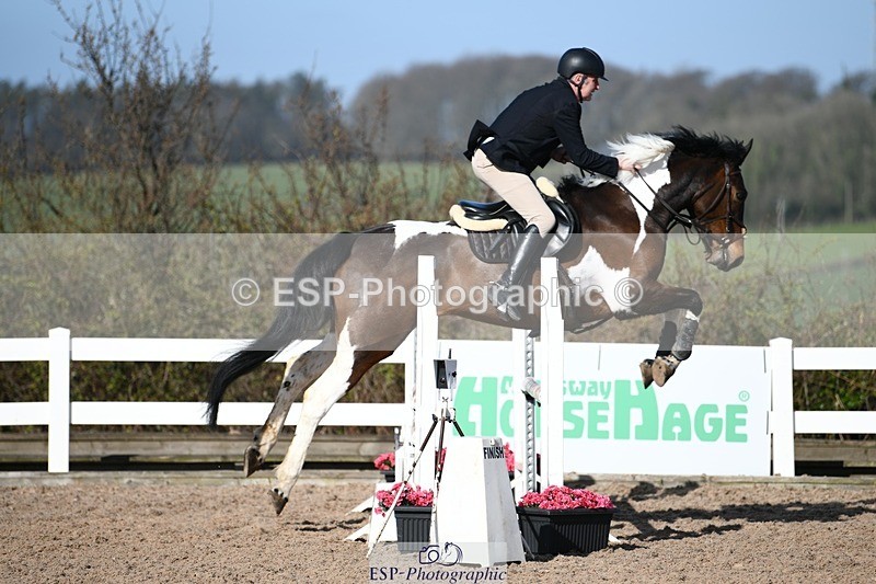 250330-101405-06039 - Cls 32 British Novice and 90cm