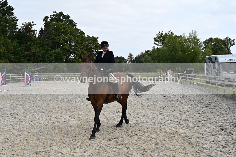 WJ6_3033 - Berks & Bucks - The Old farmhouse - Hound Exercise 20-08-25