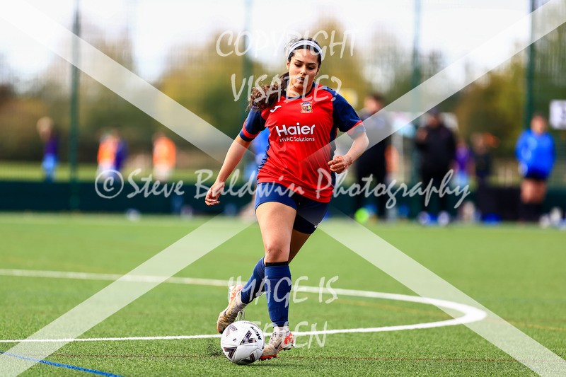 1DX30790 - 2025-10-05 FC Abbey Meads Ladies V Purton  Kingsdown FC Ladies