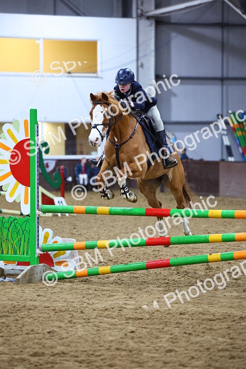 SBM_002696 - Class 6 - Holly & Ivy Stakes - 90cm