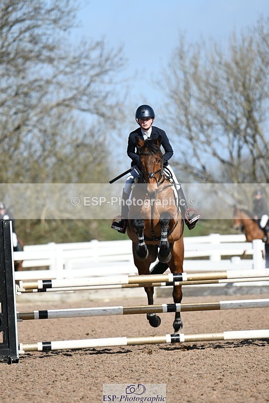 250330-102256-06087 - Cls 32 British Novice and 90cm
