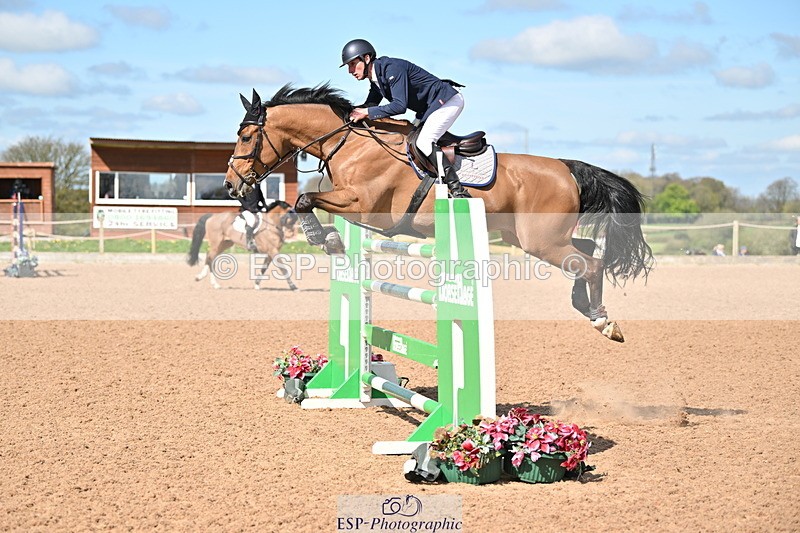 240418A-110154-02425 - Cls 5, 2 Star Medium Tour 1.35m