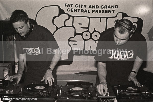 4 - Friends-&-Family @ the roadhouse 04.05.02