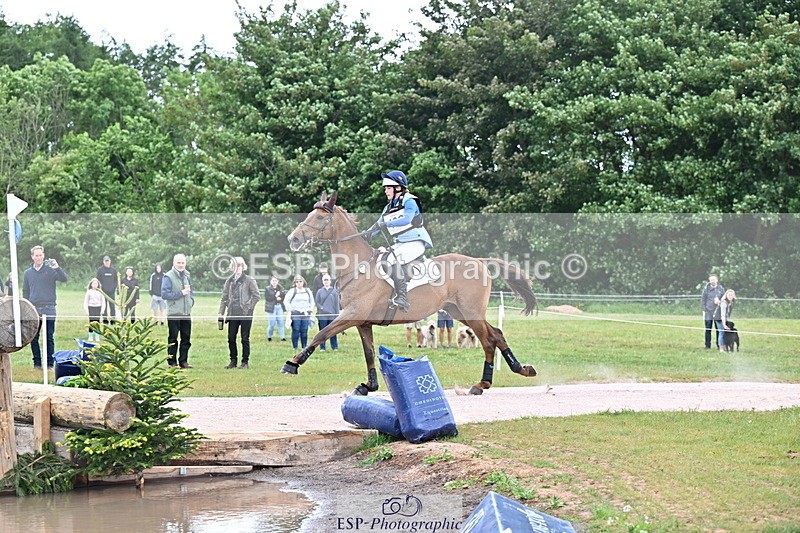 250525A-121247-15938 - D-402-Isabelle.Cook-CYMOON.F.Z