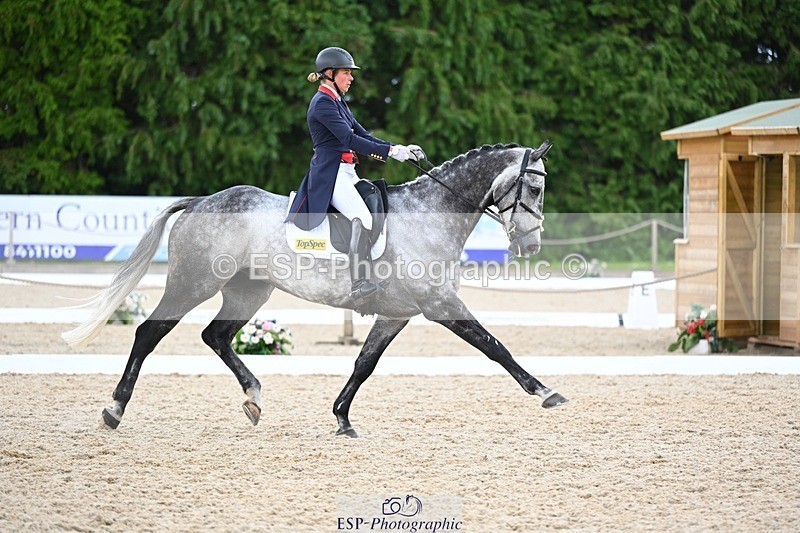 240524-141106-10148 - 529-SBH_BIG_WALL-Izzy_Taylor