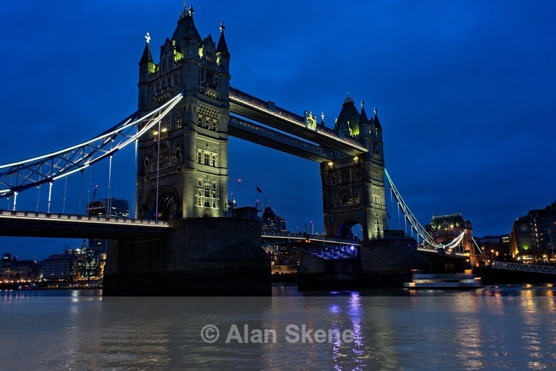 DSC09930 - London low light