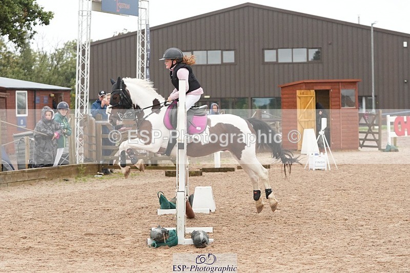 250920-155606-01533 - Cls 21 Pony Intro 80cm Derby