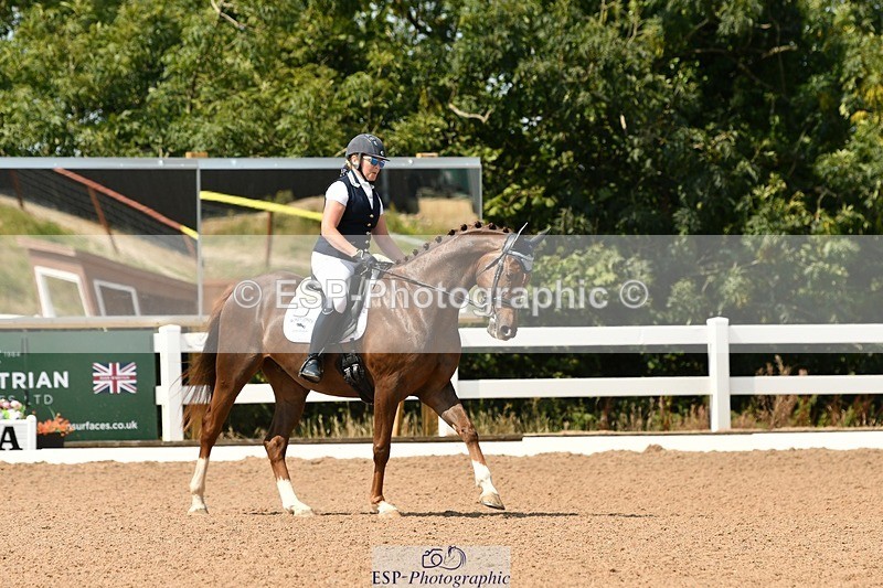 250817-130338-09819 - 214-Verity.PerryVogue