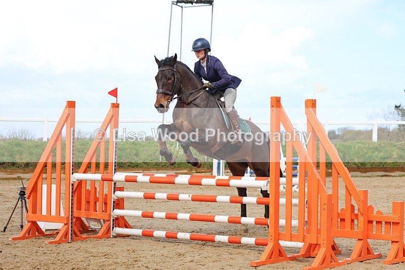 3E7A0794 - Class 4: Senior British Novice/90cm open