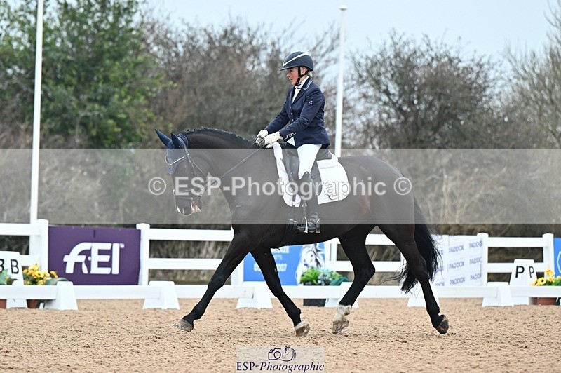 250214-094841-00692 - 228-Louise.Hutchinson-Shovern.Noire