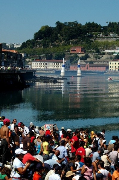 River Crowd - Red Bull Air Race I