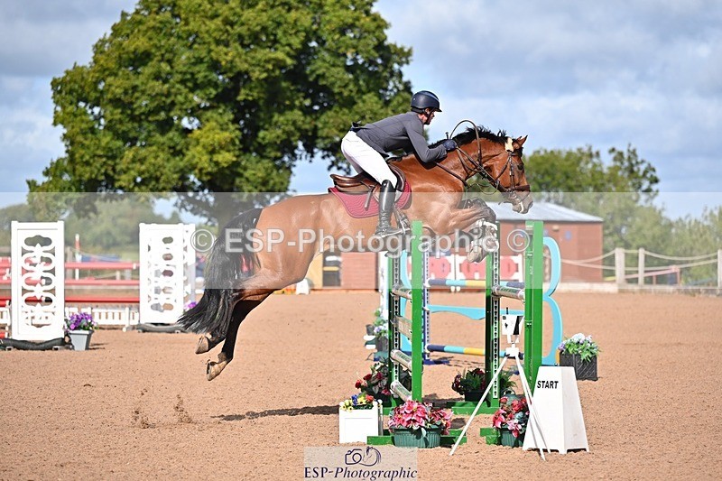 250912-104400-03965 - Cls 15 Snr Foxhunter