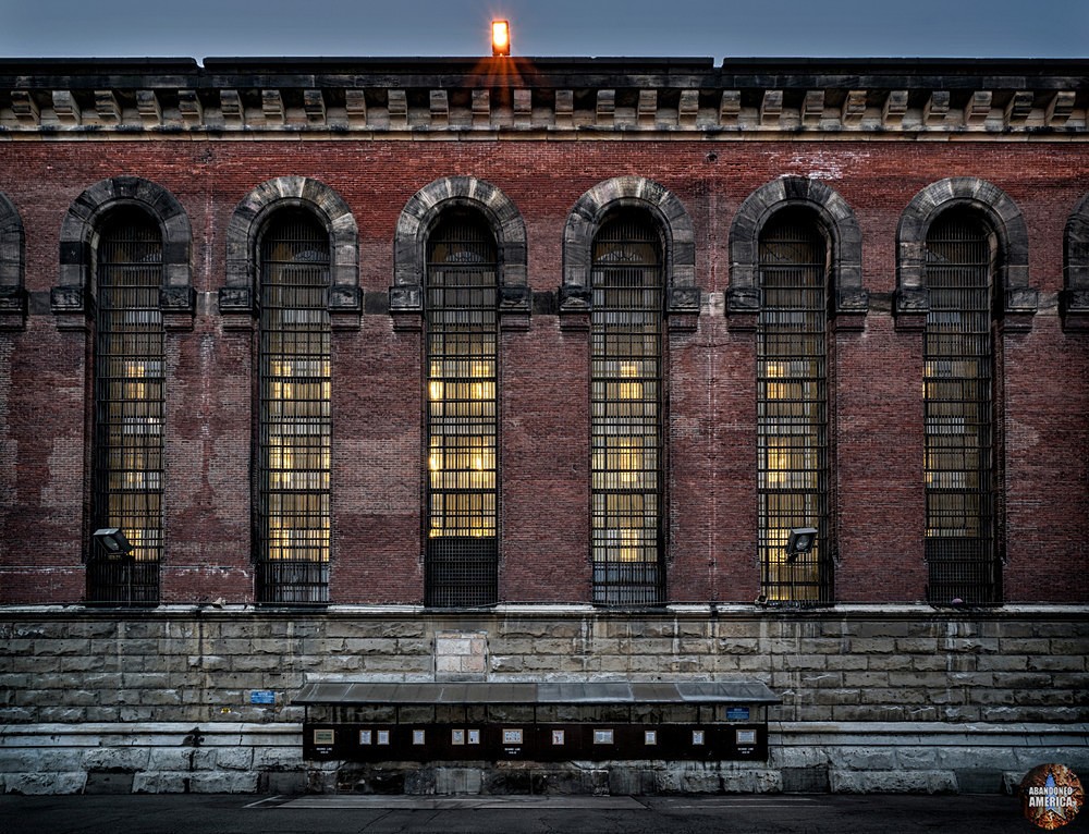Western State Penitentiary (Pittsburgh, PA) | The Wall By Night - Western Penitentiary