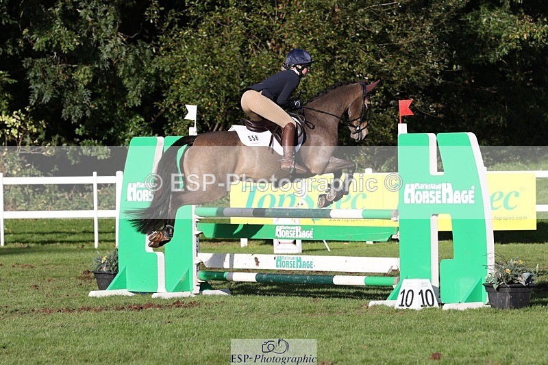 231022-155530-30014 - 558-BATHLEYHILLS.GOLDEN.SPRAY-Cleo.Whitbread-TrotUp+SJ