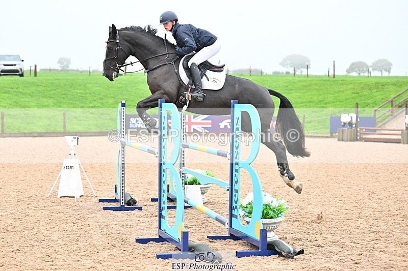 251003-111832-00401 - Cls 2 Newcomers and 1.10m