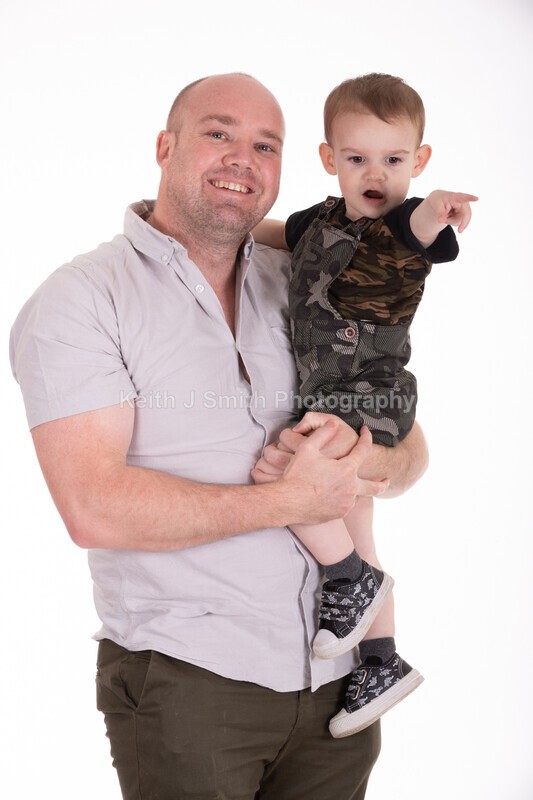 2KJS2750 - Jannie, Kristen & family. Studio