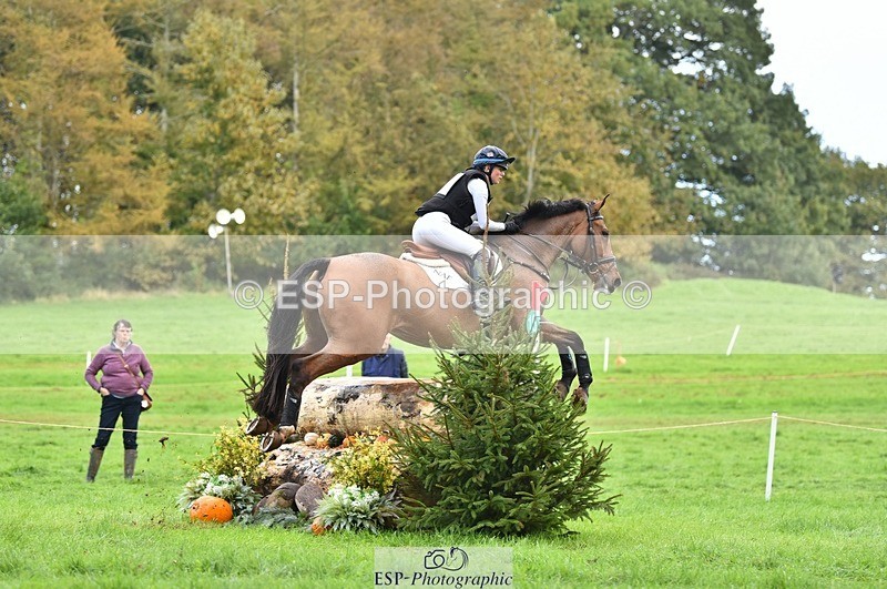 231022-133922-28893 - 330-TRINITY.THANKS.AWFULLY-Imogen.Gloag-XC