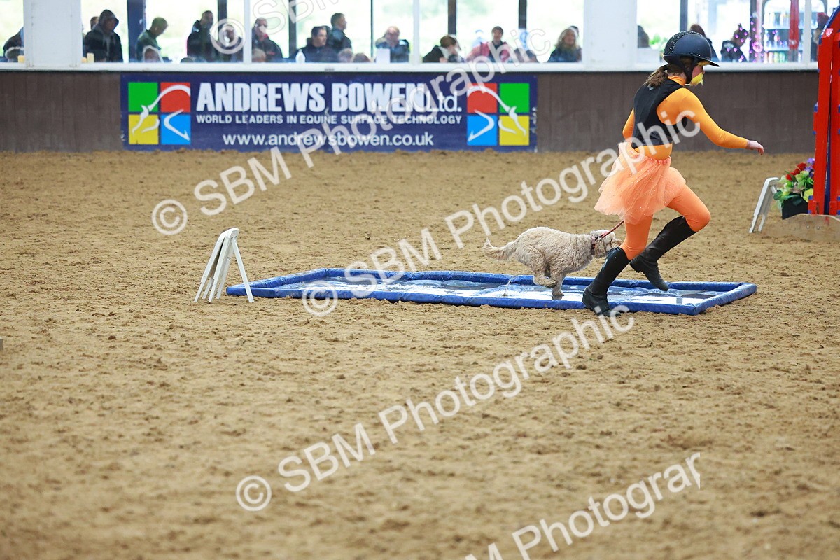 SBM_002372 - Class 3 - Horse & Hound (60cm)