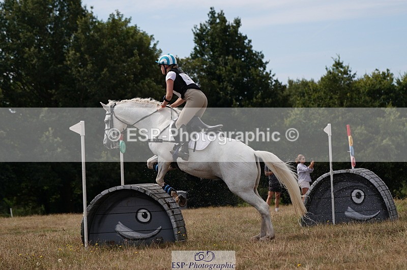 250802A-104624-01528 - B-056-Cecilia.Behagg-JOHNJOE