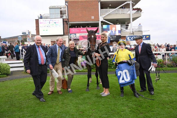 yr09102021r7-45 - Race 7 5.00pm Coral Proud Sponsors Of British Racing Finale Handicap