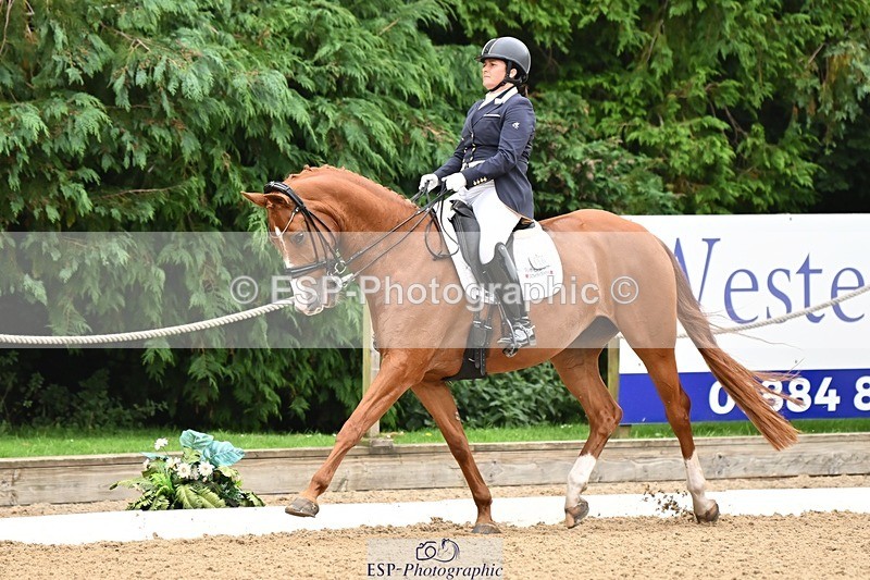 240811-102842-04751 - 156-Stacey.Escrig-Joie.De.Vivre