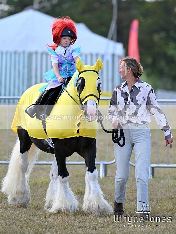 WJ7_0028 - Kellie and Nancy at Swallowfield 31-08-26
