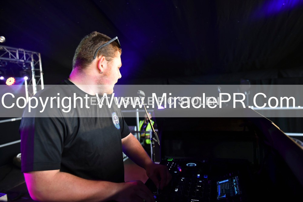 SH4_9971 - Tj the DJ