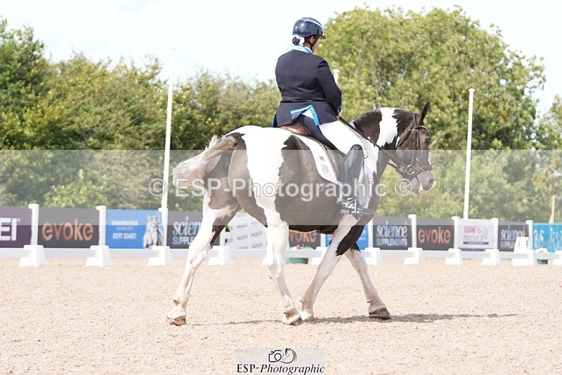 250906-134922-03401 - 106-Lucy.HamblettGalliano.Gold.Dust