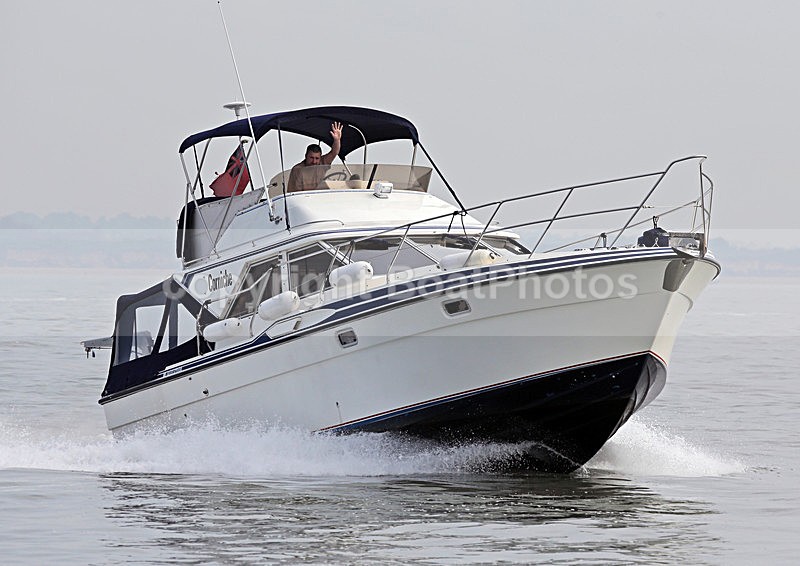 140517 FAIRLINE CORNICHE WT7A0533 - Flybridge Cruisers